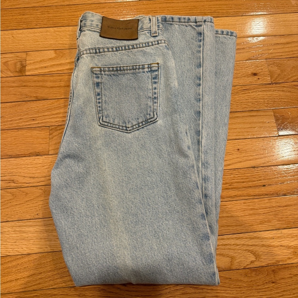 Calvin Klein vintage women’s straight leg light wash jean